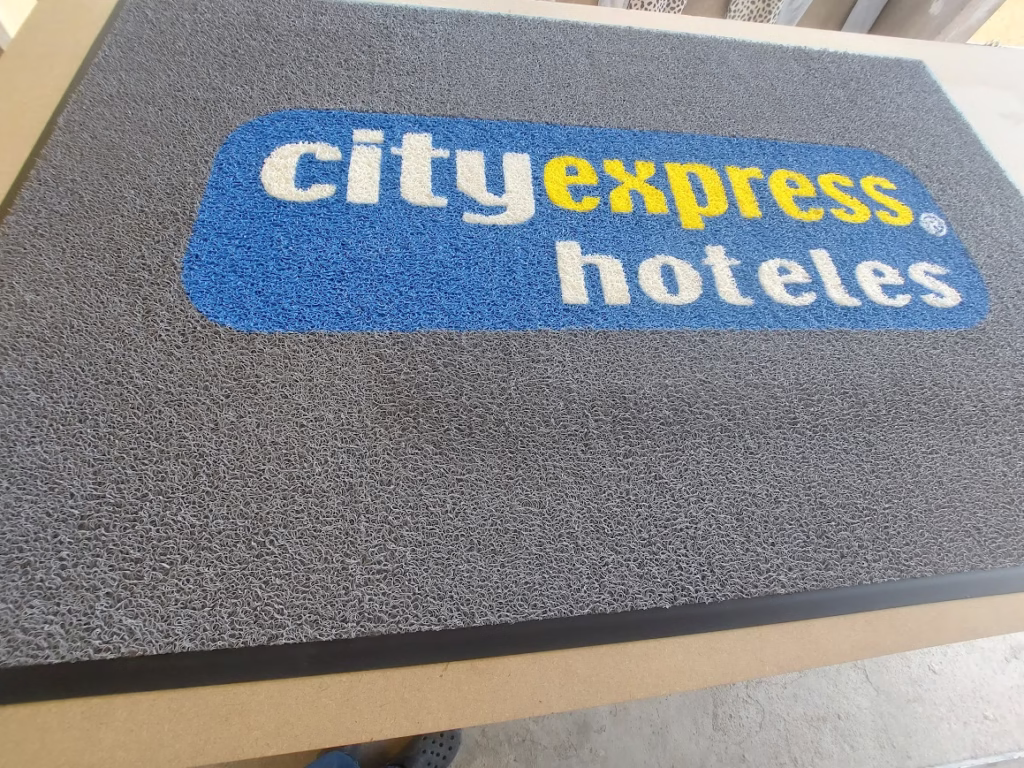 tapete para hotel city express